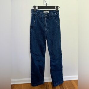 Abercrombie & Fitch The 90s Relaxed Jean
High Rise